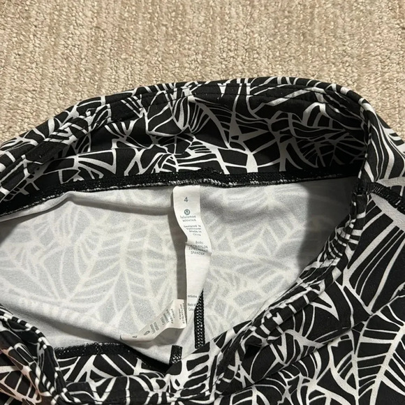 Lululemon Wunder Under Crop Full-On Luxtreme Roll Down Black High Waist Size 4 - Picture 7 of 11